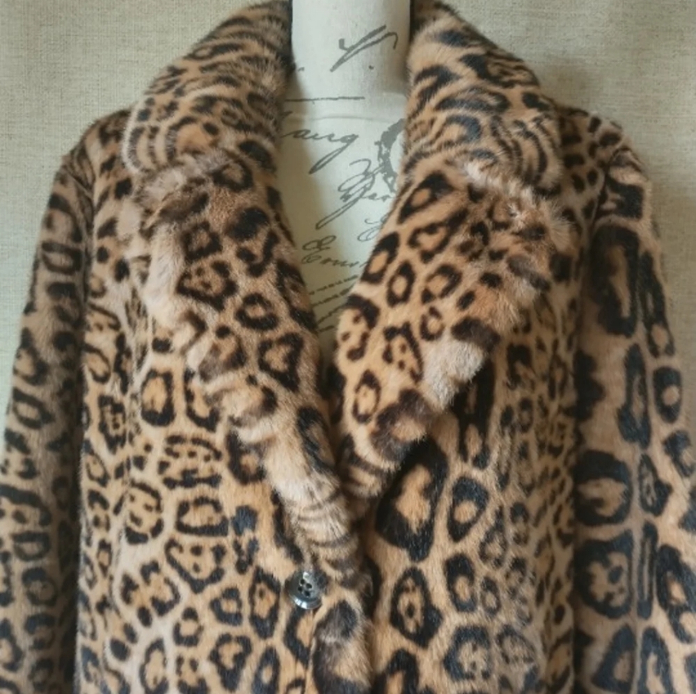*BNWOT* faux fur leopard walking coat FAB!
